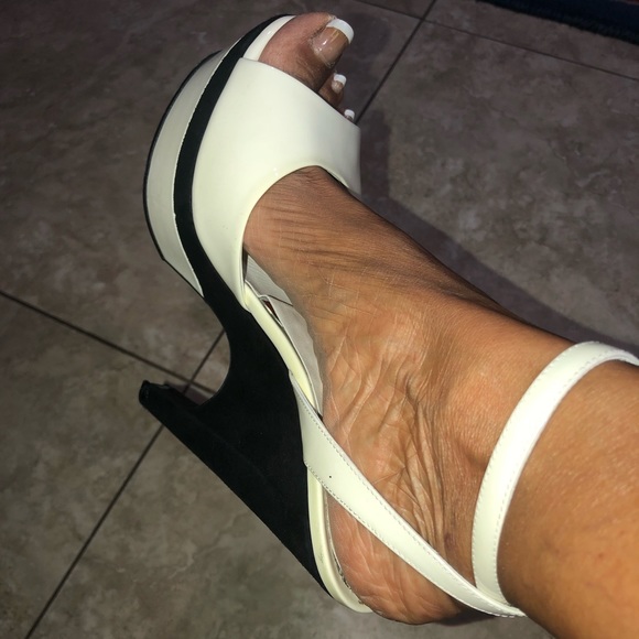 Yves SaintLaurent Rive Gauche Wedge Heel - Picture 7 of 8